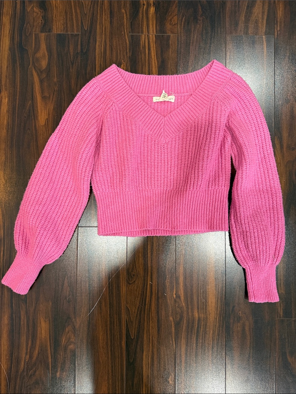 Cropped V-Neck Balloon-Sleeve Sweater in Bright Pink
